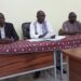 De gauche à droite, le représentant du CSC, Abdoulaye Dao et Harouna Kaboré, Responsable des projets et programmes et du suivi et évaluation du CNC G5 Sahel (au milieu) le Coordonnateur Eric Wilfrid Zouré s’adressant aux participants.
